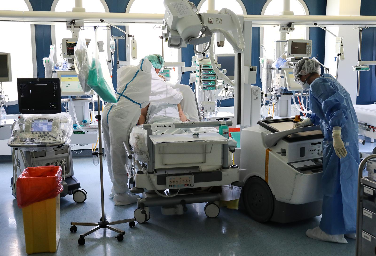 16.04.2021., Zagreb - Reportaza iz KB Dubrava sa odjela intezivnog lijecenja Covid pozitivnih pacijenata koji su na respiratoru.
Photo: Emica Elvedji/PIXSELL