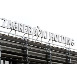 16.06.2015., Zagreb - Zgrada Zagrebackog holdinga u ulici grada Vukovara. Zagrebacki holding d.o.o. osnovan je 2007. godine prema Zakonu o trgovackim drustvima i u 100-postotnom je vlasnitvu Grada Zagreba. Sastoji se od 15 podruznica koje obavljaju djelatnosti nekadasnjih gradskih poduzeca. Zagrebacki holding d.o.o. vlasnik je i 9 trgovackih drustava / ustanova, a ukupni broj zaposlenih je oko 11.000. Photo: Zeljko Lukunic/PIXSELL