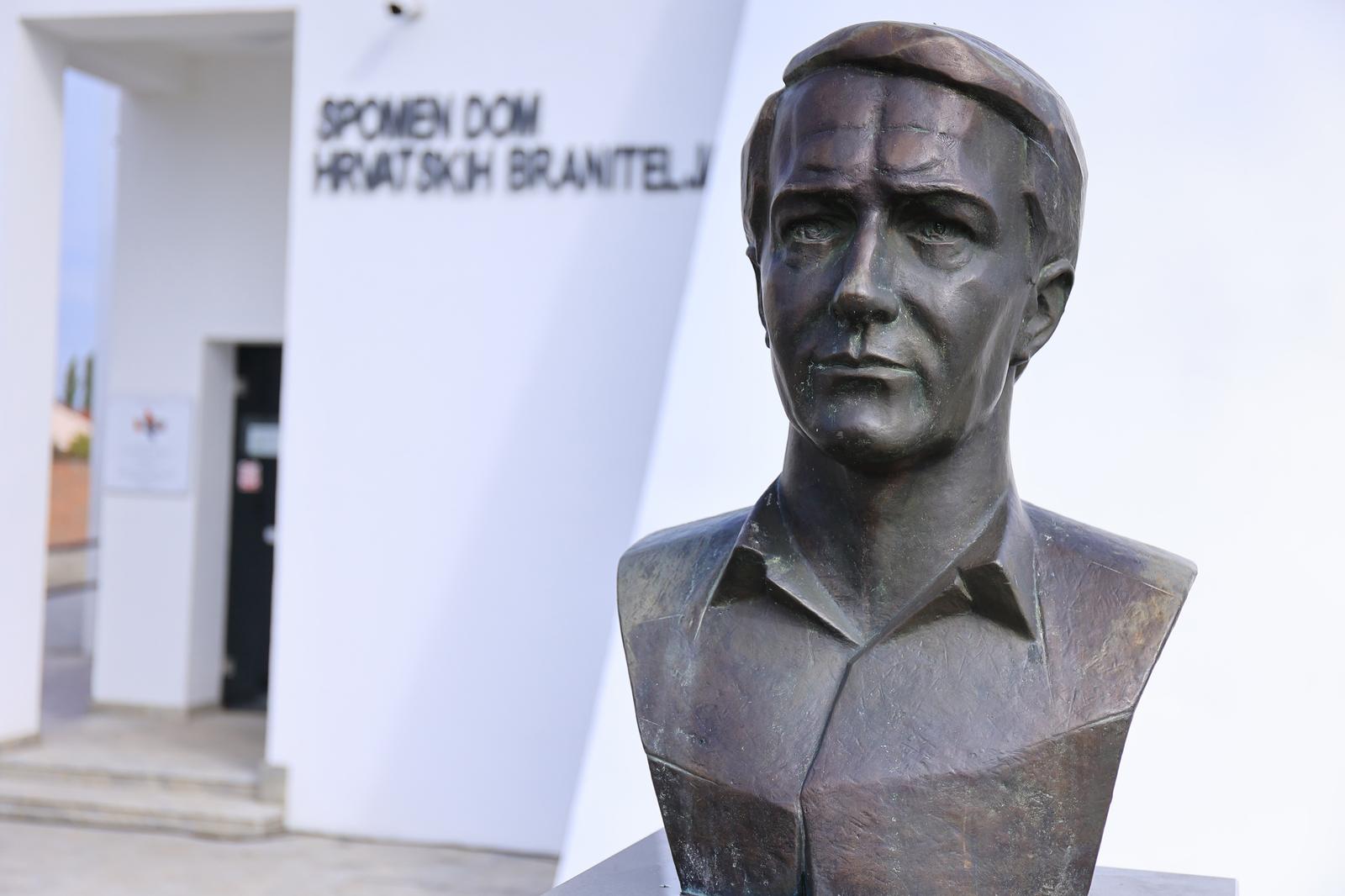 16.10.2021., Vukovar - Obiljezavanje 30. godisnjice tragicne pogibije general bojnika Blage Zadre, heroja Trpinjske ceste. Na Trpinjskoj cesti odrzao se prigodni program "Heroj Trpinjske ceste" nakon cega se krenulo u mimohod do mjesta pogibije general bojnika Blage Zadre.