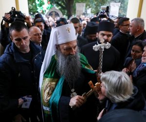 16.10.2021., Sarajevo, Bosna i Hercegovina - Patrijarh Srpske pravoslavne crkve Porfirije je stigao u posjetu Sarajevu, a svecano je docekan u hramu Rodjenja Presvete Bogorodice. U posjetu Mitropoliji dabrobosanskoj patrijarh Porfirije je dosao povodom 50 godina monaske i 30 godina episkopske sluzbe mitropolita Hrizostoma. U sabornoj crkvi u Sarajevu docekao ga je mitropolit Hrizostom sa ostalim svecenstvom.