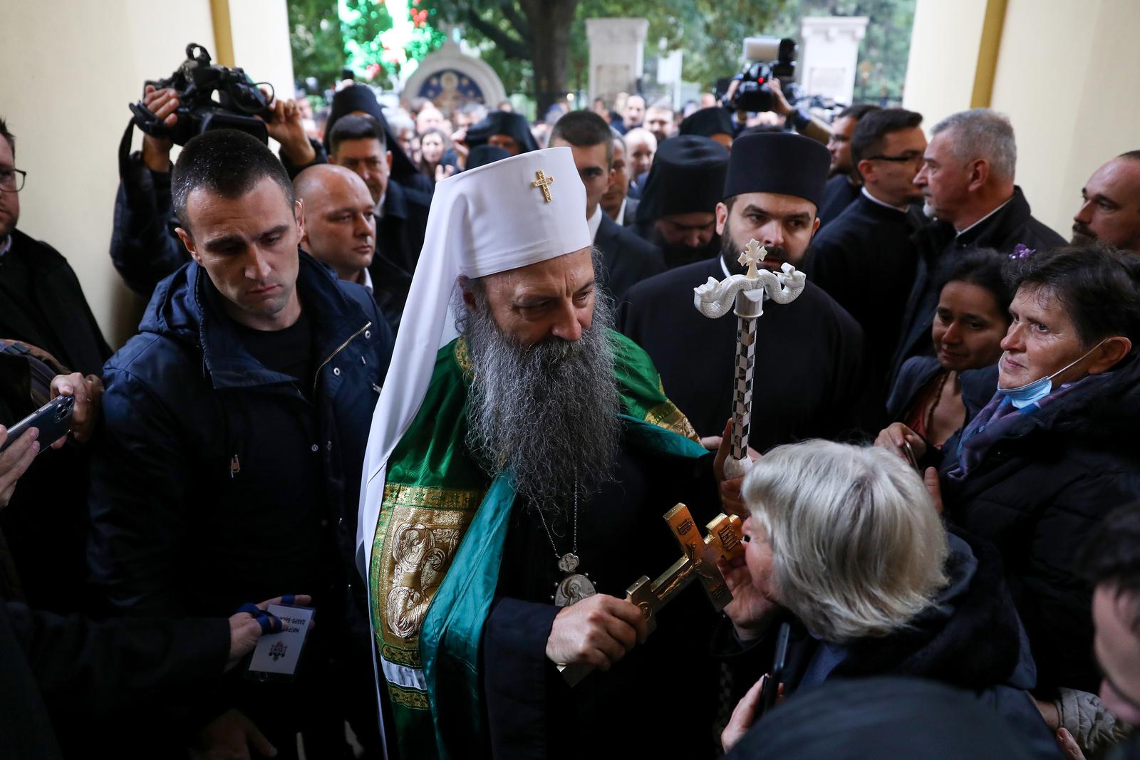 16.10.2021., Sarajevo, Bosna i Hercegovina - Patrijarh Srpske pravoslavne crkve Porfirije je stigao u posjetu Sarajevu, a svecano je docekan u hramu Rodjenja Presvete Bogorodice. U posjetu Mitropoliji dabrobosanskoj patrijarh Porfirije je dosao povodom 50 godina monaske i 30 godina episkopske sluzbe mitropolita Hrizostoma. U sabornoj crkvi u Sarajevu docekao ga je mitropolit Hrizostom sa ostalim svecenstvom.