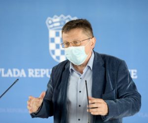 17.05.2021., Zagreb - Predsjednik Vlade Andrej Plenkovic sudjelovao je na sjednici Gospodarsko socijalnog vijeca koja je odrzana u zgradi Nacionalne i sveucilisne knjiznice. 
Na sjednici se raspravljalo o reguliranju rada nedjeljom kroz Zakon o trgovini, Akcijskom planu za provedbu Europskog stupa socijalnih prava te revidiranim EU smjernicama za regionalne potpore. Nakon sjednice sudionici su dali izjave za medije.
Photo: Patrik Macek/PIXSELL