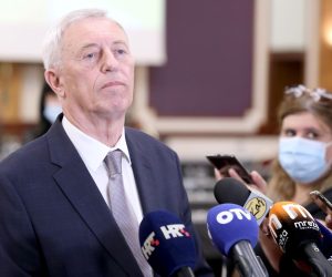 17.06.2021., Zagreb - U hotel Westin trebala se danas odrzati konstituirajuca sjednica zupanijske skupstine Zagrebacke zupanije. Jedino sto su zastupnici uspjeli odraditi je intoniranje himne i minuta sutnje za poginule u Domovinskom ratu, nakon cega je sjednica prekinuta jer nije postignut dogovor niti o clanovima mandatnog povjerenstva, a pogotovo ne o celnicim skupstine. Nova sjednica mora se odrzati u roku od 30 dana.
Photo: Patrik Macek/PIXSELL
