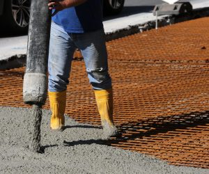 17.08.2020., Rijeka - Rekonstrukcija Kresimirove ulice. Asfaltiranje prometnice i polaganje betona na dio prometnice na krizanju sa ulicom Nikole Tesle.
Photo: Goran Kovacic/PIXSELL
