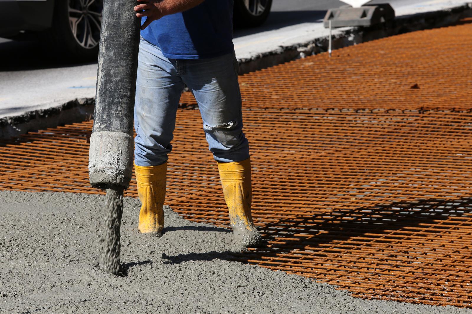 17.08.2020., Rijeka - Rekonstrukcija Kresimirove ulice. Asfaltiranje prometnice i polaganje betona na dio prometnice na krizanju sa ulicom Nikole Tesle.
Photo: Goran Kovacic/PIXSELL