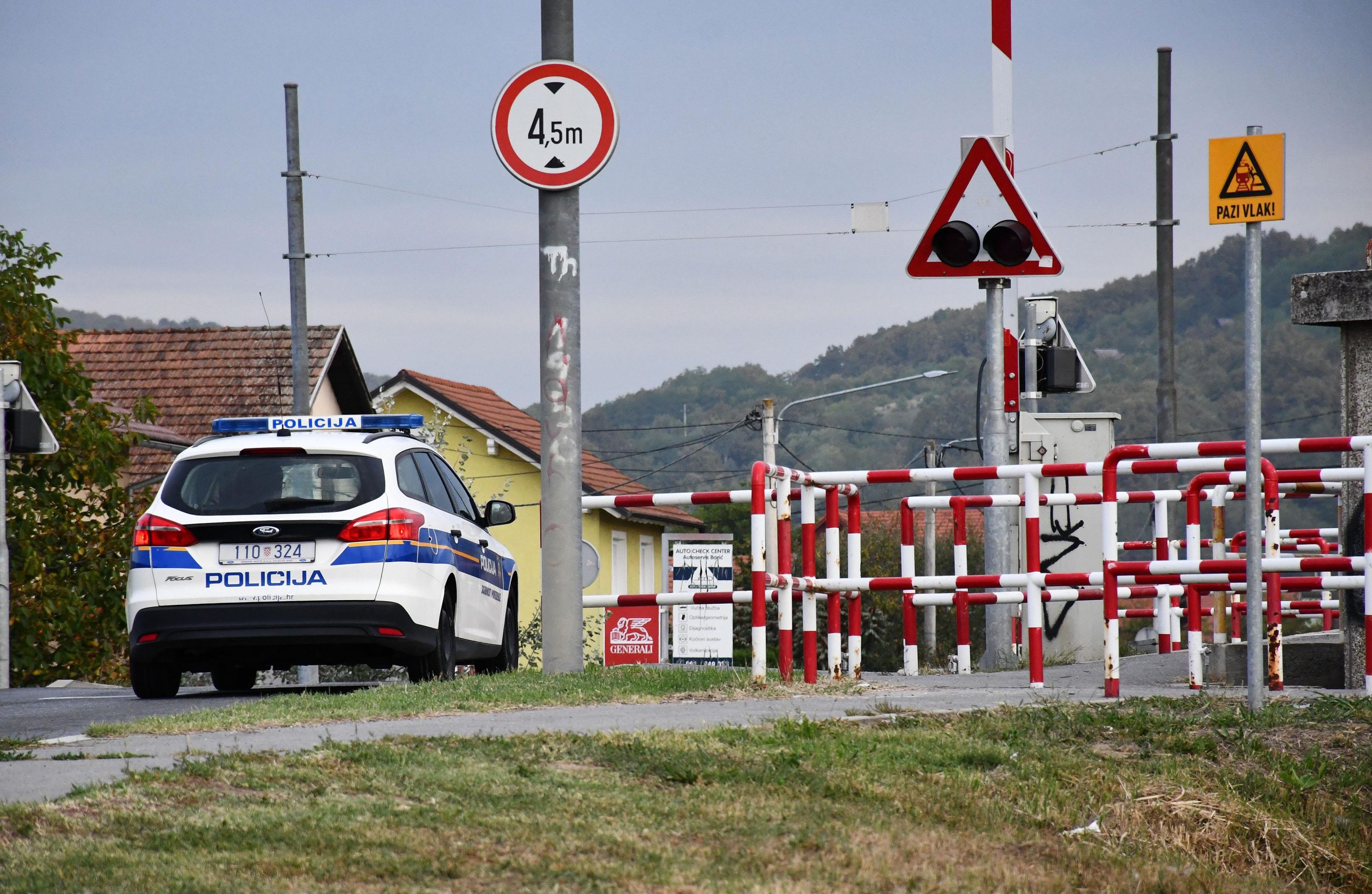 17.09.2021., Slobodnica - U tragicnoj nesreci na zeljeznickoj postaji u Slobodnici u naletu radnog stroja poginula 14-godisnja djevojcica.
Photo: Ivica Galovic/PIXSELL