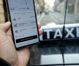 18.10.2021., Zagreb - Zbog kasnjenja isplate placa vozaci Ubera krenuli su s bojkotom aplikacije u sto je ukljuceno oko 2000 vozaca Ubera.