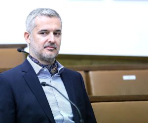 18.10.2021., Zagreb -U Saboru je poceo okrugli stol "(Ne)ovisnost javnog servisa i izbor ravnatelja HRT-a”, koji su organizirali oporbeni saborski klubovi: Klub zeleno lijevog bloka, Klub SDP-a, Klub Mosta, Klub Socijaldemokrata, Klub Centra i Glasa i Klub HSS-a i RF-a.
