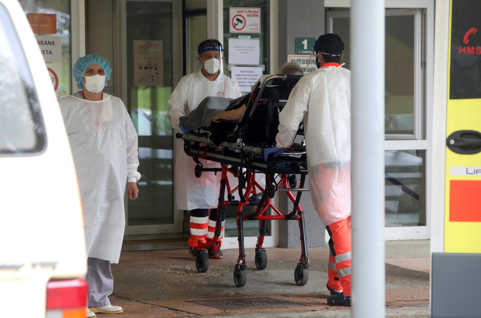 19.04.2021.,  Karlovac - Zbog reduciranja hladnog pogona u  Opcu bolnicu Karlovac od danas se primaju hitni slucajevi i onkoloski bolesnici. Covid odjel Opce bolnice vec tjednima je prenapucen pacijentima koji svakodnevno u velikom broju pristizu.
Photo: Kristina Stedul Fabac/PIXSELL