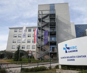 21.10.2020., Zagreb - Zbog pojacanih mjera radi prevencije sirenja zaraze koronavirusom (COVID-19) u KBC-u Zagreb su do daljnjega zabranjeni posjeti pacijentima, izuzev roditeljima cija djeca su smjestena na djecjim odjelima.  

Photo: Zeljko Lukunic/PIXSELL