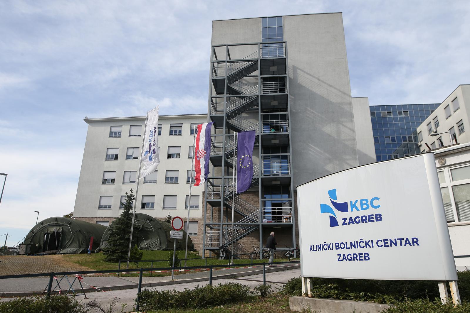21.10.2020., Zagreb - Zbog pojacanih mjera radi prevencije sirenja zaraze koronavirusom (COVID-19) u KBC-u Zagreb su do daljnjega zabranjeni posjeti pacijentima, izuzev roditeljima cija djeca su smjestena na djecjim odjelima.  

Photo: Zeljko Lukunic/PIXSELL