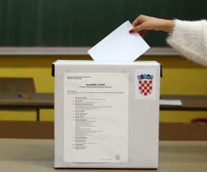 22.12.2019., Sibenik - Otvorena biralista u republici Hrvatskoj na kojima gradjani biraju predsjednika Republike Hrvatske. 
Photo: Dusko Jaramaz/PIXSELL
