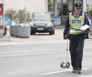 24.05.2021., Sibenik - U prometnoj nesreci koja se dogodila na Jadranskoj magistrali ozlijedjen je motociklist. Nesrecu je izazvao kamper koji je motociklistu uzeo prednost. Photo: Hrvoje Jelavic/PIXSELL