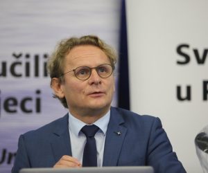 24.09.2020., Rijeka -  Interdisciplinarni znanstveni skup posvecen virusu COVID-19 pod nazivom "Advancement in Virology Research & an Opportunity to Improve International Impact of the University of Rijeka". Na skupu u prostoru Gradjevinskog fakulteta govorili su: Ivan Djikic, Daniel Rukavina, Stipan Jonjic i Snjezana Prijic Samarzija.
Photo:Goran Kovacic/PIXSELL