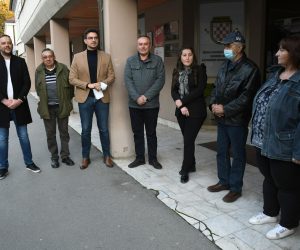 25.10.2020., Bjelovar -  Raspao se SDP Bjelovarsko-bilogorske zupanije odijek je tiskovne konferencije predstavnika vecine lokalnih organizacija SDP-a sa podrucja Bjelovarsko-bilogorske zupanije povodom istupanja vecine vodstava lokalnih organizacija kao i clanica i clanova iz Socijaldemokratske partije Hrvatske. Rijec je o izlasku preko 300 clanova, medju kojima su celnici gradskih organizacija, te velika vecina zupanijskih i gradskih vijecnika.