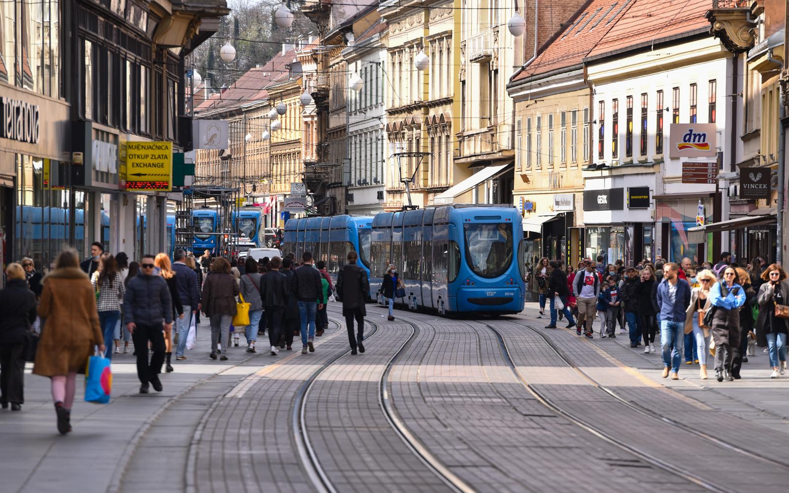 27.03.2021., Zagreb - Gradjani u setnji gradom. Photo: Bruno Fantulin/PIXSELL
