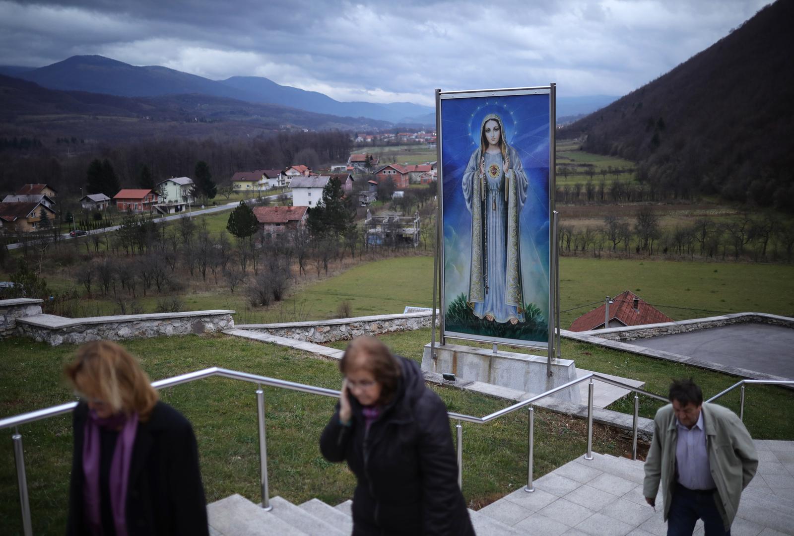 27.11.2019., Bugojno, Bosna i Hercegovina - Predsjednica Republike Hrvatske Kolinda Grabar Kitarovic posjetila je zupu Srca Marijina u Skopaljskoj Gracanici kod Bugojna. Susrela se sa svecenicima, duznosnicima HDZ-a BiH, braniteljima i hrvatskim narodom s prostora Bugojna i Uskoplja.
Photo: Armin Durgut/PIXSELL