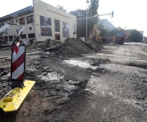 29.9.2021., Zagreb - Raskrizje Selske i Bastijanove ulice. Stanje na cesti dan nakon puknuca vodovodne cijevi. 
Photo:Marin Tironi/PIXSELL