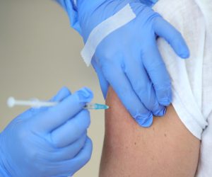 30.06.2021., Zagreb - Dom sportova. Hrvatski zavod za javno zdravstvo i Medicinski fakultet Sveucilista u Zagrebu organizirali su cijepljenje bez narucivanja iskljucivo prvom dozom cjepiva Comirnaty, Pfizer - BioNTech. Photo: Sanjin Strukic/PIXSELL