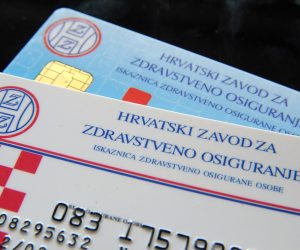 31.03.2015., Sibenik - Zdravstvena iskaznica i kartica dopunskog osiguranja. 
Photo: Dusko Jaramaz/PIXSELL