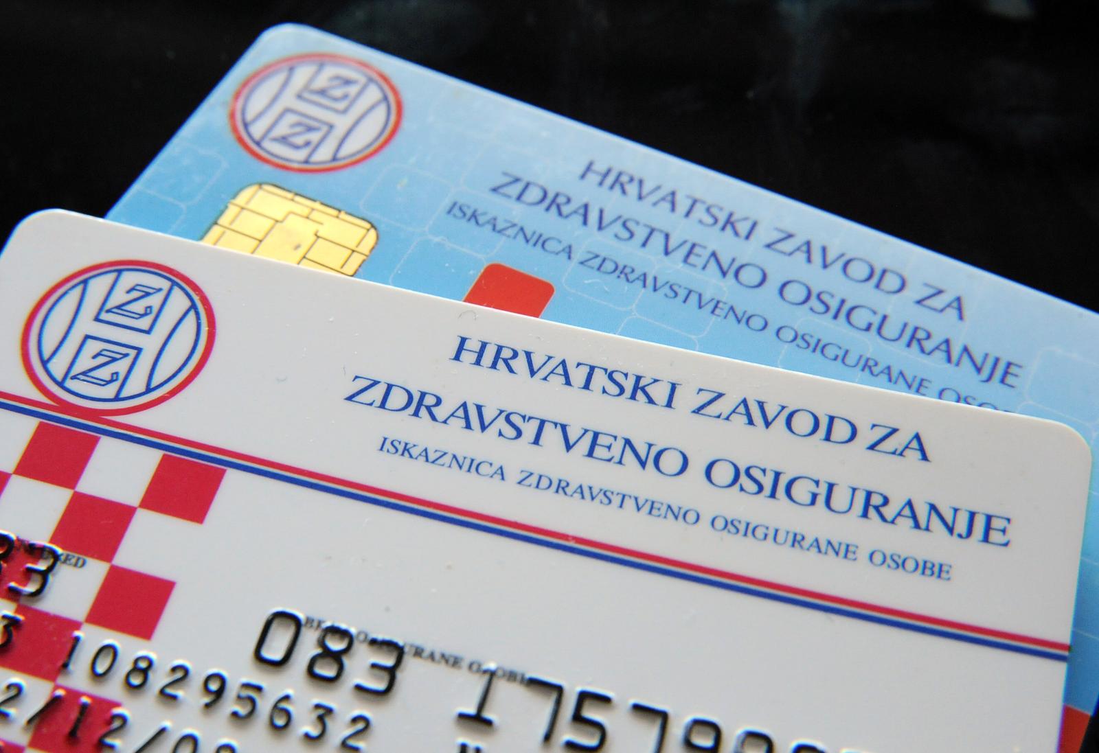 31.03.2015., Sibenik - Zdravstvena iskaznica i kartica dopunskog osiguranja. 
Photo: Dusko Jaramaz/PIXSELL