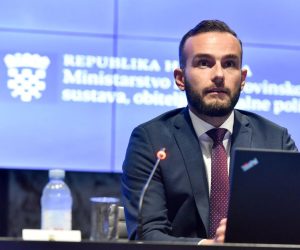 4.10.2021., Zagreb - Ministar rada, mirovinskoga sustava, obitelji i socijalne politike Josip Aladrovc održao je u NSK prezentaciju  na temu Reforma sustava socijalne skrbi.
photo: Davorin Visnjic/Pixsell