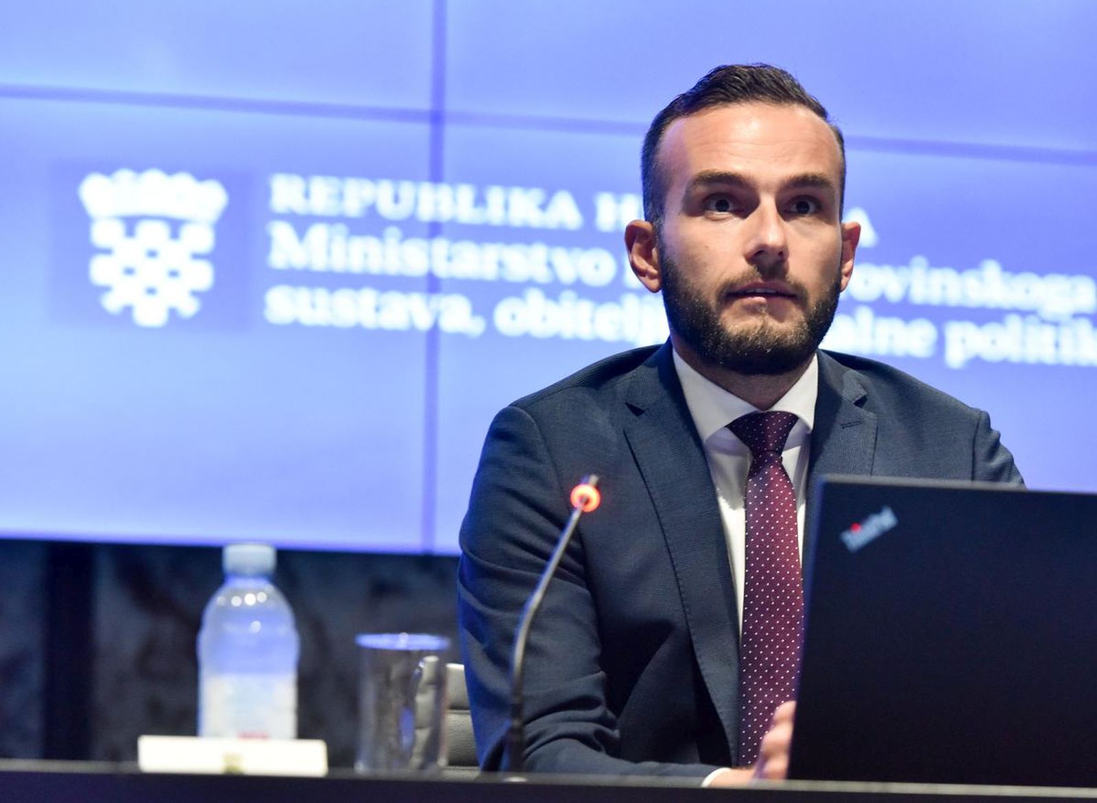 4.10.2021., Zagreb - Ministar rada, mirovinskoga sustava, obitelji i socijalne politike Josip Aladrovc održao je u NSK prezentaciju  na temu Reforma sustava socijalne skrbi.
photo: Davorin Visnjic/Pixsell