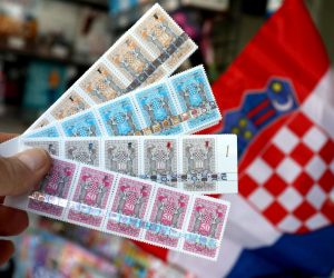 10.06.2021., Sibenik - Ukidaju se drzavni biljezi. Gradjani vise nece morati kupovati biljege vec ce pristojbe moci platiti kreditnom karticom na salterima u zupanijskim ili maticnim uredima. Photo: Dusko Jaramaz/PIXSELL
