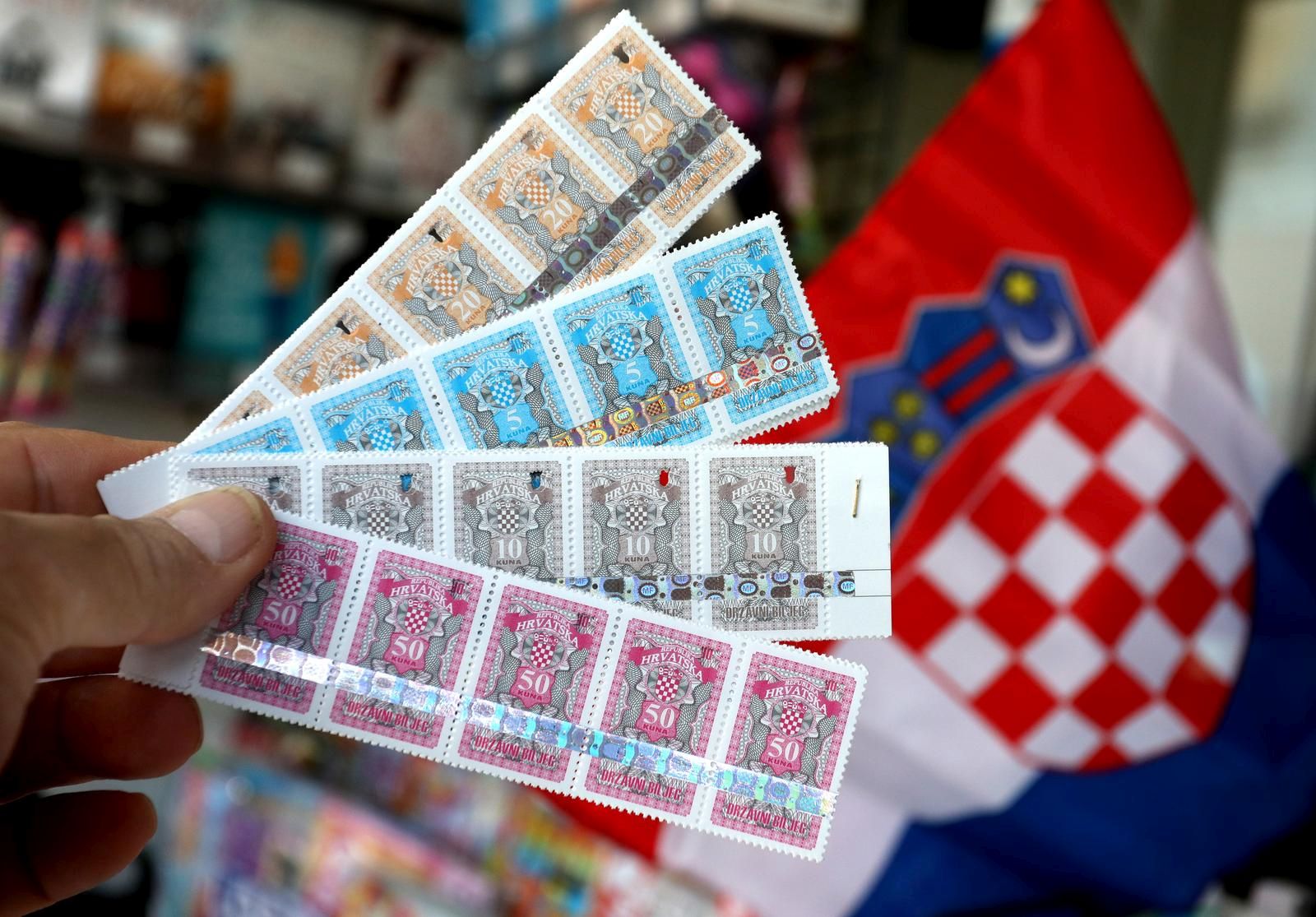 10.06.2021., Sibenik - Ukidaju se drzavni biljezi. Gradjani vise nece morati kupovati biljege vec ce pristojbe moci platiti kreditnom karticom na salterima u zupanijskim ili maticnim uredima. Photo: Dusko Jaramaz/PIXSELL