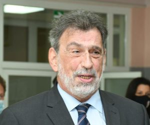 12.10.2021.,Petrinja - Izaslanstvo Hrvata Bosne i Hercegovine, predvodjeno predsjednikom Hrvatskog narodnog sabora BiH, Draganom Covicem, u pratnji potpredsjednika Vlade Tomom Medvedom, ministrom obrazovanja Radovanom Fuchsom, sisacko-moslavackim zupanom Ivanom Celjakom te drugim duznosnicima obisao je OS Dragutina Tadijanovica koja je sanirana od posljedica potresa sredstvima iz donacije Hrvata iz BiH.
