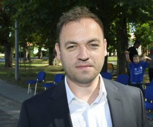 26.06.2021.,Glina - Paljenjem svijeca i polaganjem vijenaca ispred Spomen obiljezja poginulim hrvatskim braniteljima i civilnim zrtvama u Domovinskom ratu Suza odrzana je svecanost obiljezavanja 30. obljetnice pocetka oruzanog otpora srpskom agresoru na glinskom podrucju. 
Potpredsjednik Vlade RH i ministar unutarnjih poslova dr. sc. Davor Bozinovic, odat je pocast ispred Spomenika, a obljetnici su prisustvovali i sisacko-moslavaèki zupan Ivan Celjak, gradonacelnik Gline Ivan Jankoviæ, glavni ravnatelj policije Nikola Milina i predstavnici udruga prizaslih iz Domovinskog rata te izravni sudionici dogadjaja.Ivan Jankovic.
Photo: Nikola Cutuk/PIXSELL
