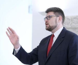 15.10.2021., Zagreb - predsjednik SDP-a Pedja Grbin  komentirao je jucerasnji prekid sjednice i dogadjanja u Saboru . 
Photo: Patrik Macek/PIXSELL