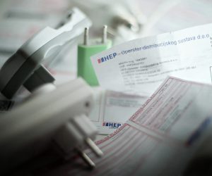 22.06.2013., , Zagreb - Ilustracija za elektricnu struju i potrosnju. Prije samog ulaska u Europsku uniju Hrvatska elektroprivreda - HEP, dobila je konkuenciju a rijec je o slovenskoj tvrtki GEN-I koja obecaje i do 30 posto jeftiniju struju te tvrtka RWE Energija koja upravo priprema izlazak na siroko trziste pa gradjani uskoro mogu ocekivati informacije o konkretnim ponudama za kupce. 
Photo: Sanjin Strukic/PIXSELL