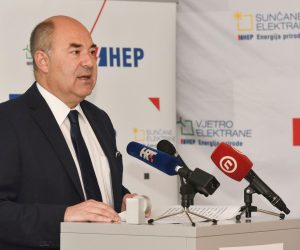 11.10.2021., Zagreb - U HEP-u je odrzano potpisivanje sporazuma s jedinicama lokalne samouprave o suradnji na projektima suncanih elektrana. Osim predstavnika lokalnih samouprava potpisivanju su nazocili Tomislav Coric ministar gospodarstva i odrzivog razvoja, te Frane Barbaric predsjednik uprave HEP-a.