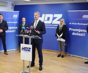 Zagreb, 04.10.2021. - Konferencija za medije u Gradskoj organizaciji HDZ-a, koju je održao Pavo Kostopeč sa svojim suradnicima, koji se kandidirao za predsjednika Gradske organizacije. Na fotografiji Josip Komšo, Binoslav Vranješ, Pavo Kostopeč, Helena Melovnik Zrinjski,  Davor Laura.
foto HINA/ Admir BULJUBAŠIĆ/ abu