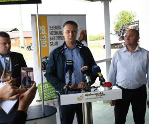 30.08.2021., Bjelovar  -  Na konferenciji za medije najavljen 28. jesenski medjunarodni bjelovarski sajam i
28. drzavna stocarska izlozba. Dogadjanja na sajamskom prostoru od 3. do 5. rujna najavili su gradonacelnik Dario Hrebak, zupan Marko Marusic, te vd direktora sajma Zlatko Salaj
Photo:Damir Spehar/PIXSELL