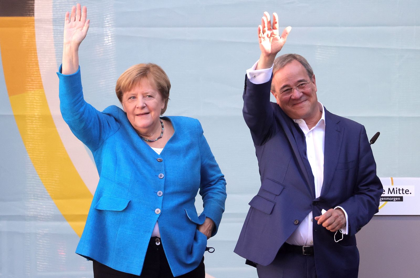 epa09486994 Christian Democratic Union (CDU) party chairman and top candidate for the upcoming federal elections Armin Laschet (R) and German Chancellor Angela Merkel (L) during the election campaign closing of the CDU in Aachen, Germany, 25 September 2021. The election for the 20th German Bundestag will take place on 26 September 2021.  EPA/FRIEDEMANN VOGEL