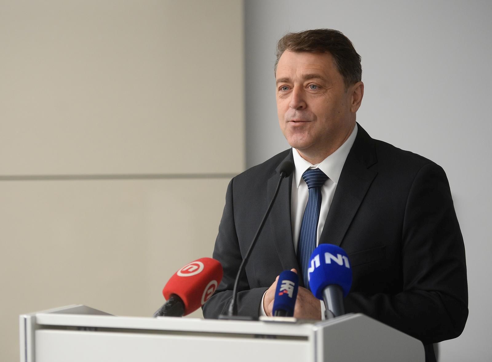 08.05.2020., Hrvatske Vode, Zagreb - Svecano potpisivanje Ugovora o dodjeli bespovratnih sredstava za projekt Multisenzorsko zracno snimanje Republike Hrvatske za potrebe procjene smanjenja rizika od katastrofa. Potpisivanju ugovora prisustovali su ministar zastite okolisa i energetike dr. sc. Tomislav Coric, generalni direktor Hrvatskih voda mr. sc. Zoran Djurokovic, glavni ravnatelj Drzavne geodetske uprave dr. sc. Damir Santek, dekan Geodetskog fakulteta Sveucilista u Zagrebu. Damir Santek.Photo: Marko Prpic/PIXSELL