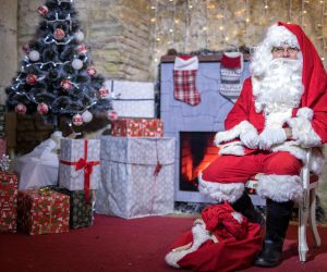 22.12.2019., Rijeka - Kuca Djeda Mraza na Trsatskoj gradini i ove godine ugostila su nasmijana djecja lica koja su se druzila s bradatim djedicom i najljepse blagdanske uspomene zabiljezili su fotoaparatom. Photo: Nel Pavletic/PIXSELL (22.12.2019., Ri