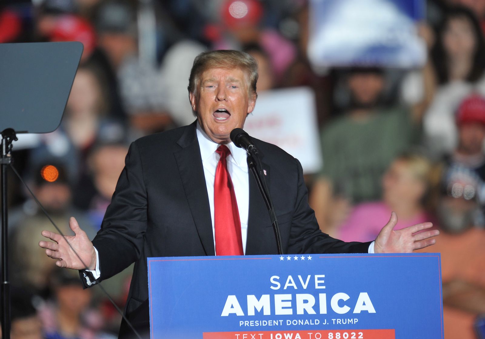 epa09515961 Former US President Donald J. Trump speaks with supporters at a Save America rally at the Iowa State Fairgrounds in Des Moines, Iowa, USA, 09 October 2021. The rally highlights Trumps first visit to Iowa since the general election in November 2020.  EPA/STEVE POPE
