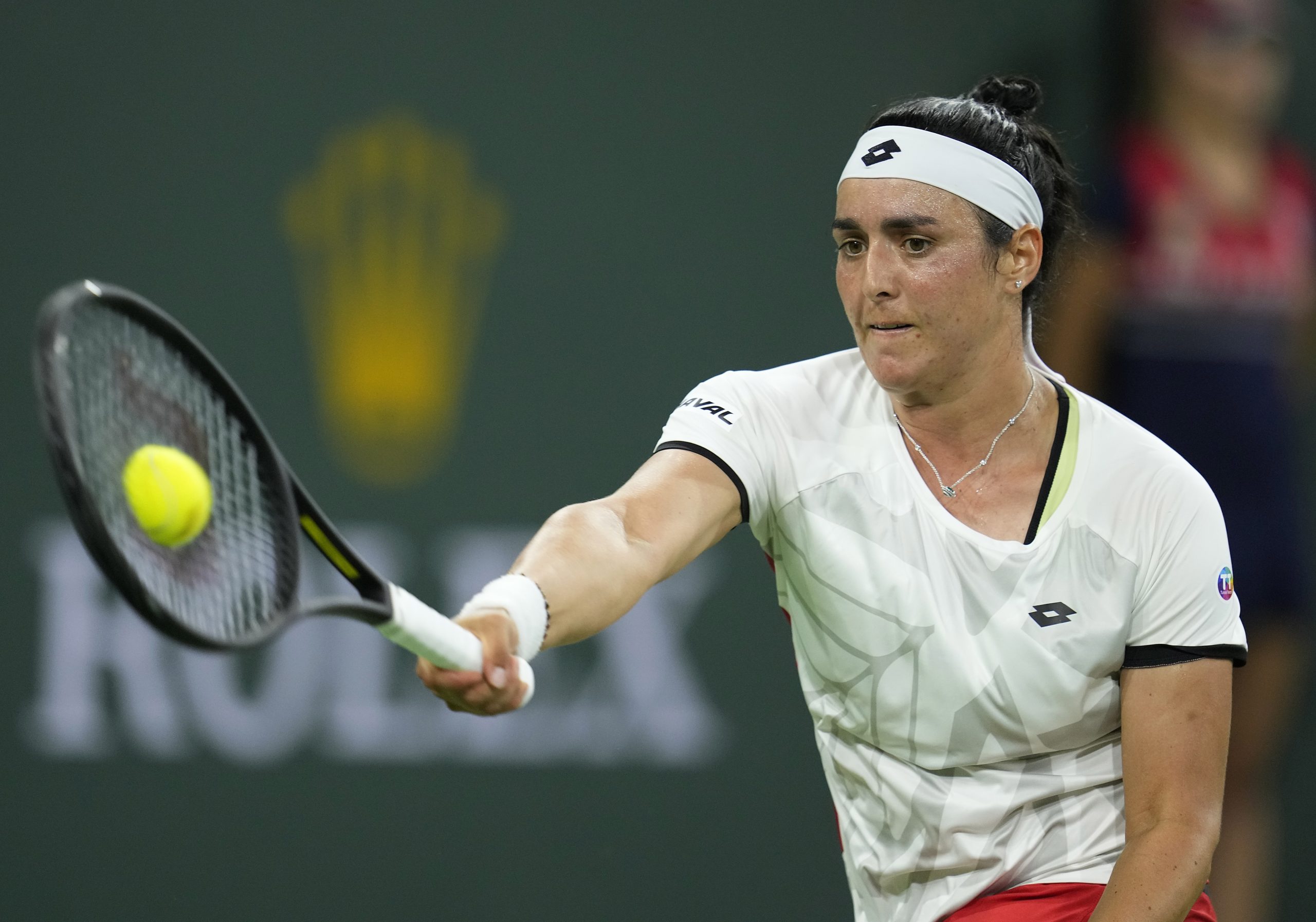 epa09526484 Ons Jabeur of Tunisia in action against Paula Badosa of Spain at the BNP Paribas Open tennis tournament at the Indian Wells Tennis Garden in Indian Wells, California, USA, 15 October 2021.  EPA/RAY ACEVEDO