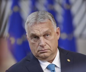 epa09535960 Hungary's Prime Minister Viktor Orban arrives to attend an EU summit in Brussels, Belgium, 21 October 2021. EU leaders meet in Brussels on 21 and 22 October, to discuss COVID-19, digital transformation, energy prices, migration, trade and external relations.  EPA/OLIVIER HOSLET / POOL