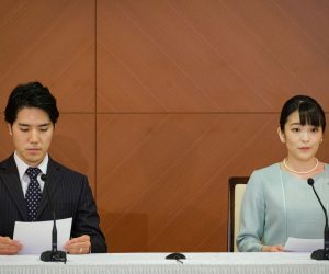epa09546231 Princess Mako (R), the elder daughter of Prince Akishino and Princess Kiko, and her husband Kei Komuro (L), a university friend of Princess Mako, attend a press conference to announce their marriage registration at Grand Arc Hotel in Tokyo, Japan, 26 October 2021.  EPA/Nicolas Datiche / POOL