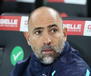 epa09549599 Verona’s coach Igor Tudor gestures during the Italian Serie A soccer match Udinese Calcio vs Hellas Verona FC at the Friuli - Dacia Arena stadium in Udine, Italy, 27 October 2021.  EPA/GABRIELE MENIS