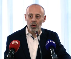 Zagreb, 03.11.2021. - Izvanredna konferencija za medije Hrvatske komore socijalnih radnika. Na fotografiji predsjednik Hrvatske komore socijalnih radnika Antun Ilija. foto HINA/ Lana SLIVAR DOMINIÆ/ lsd