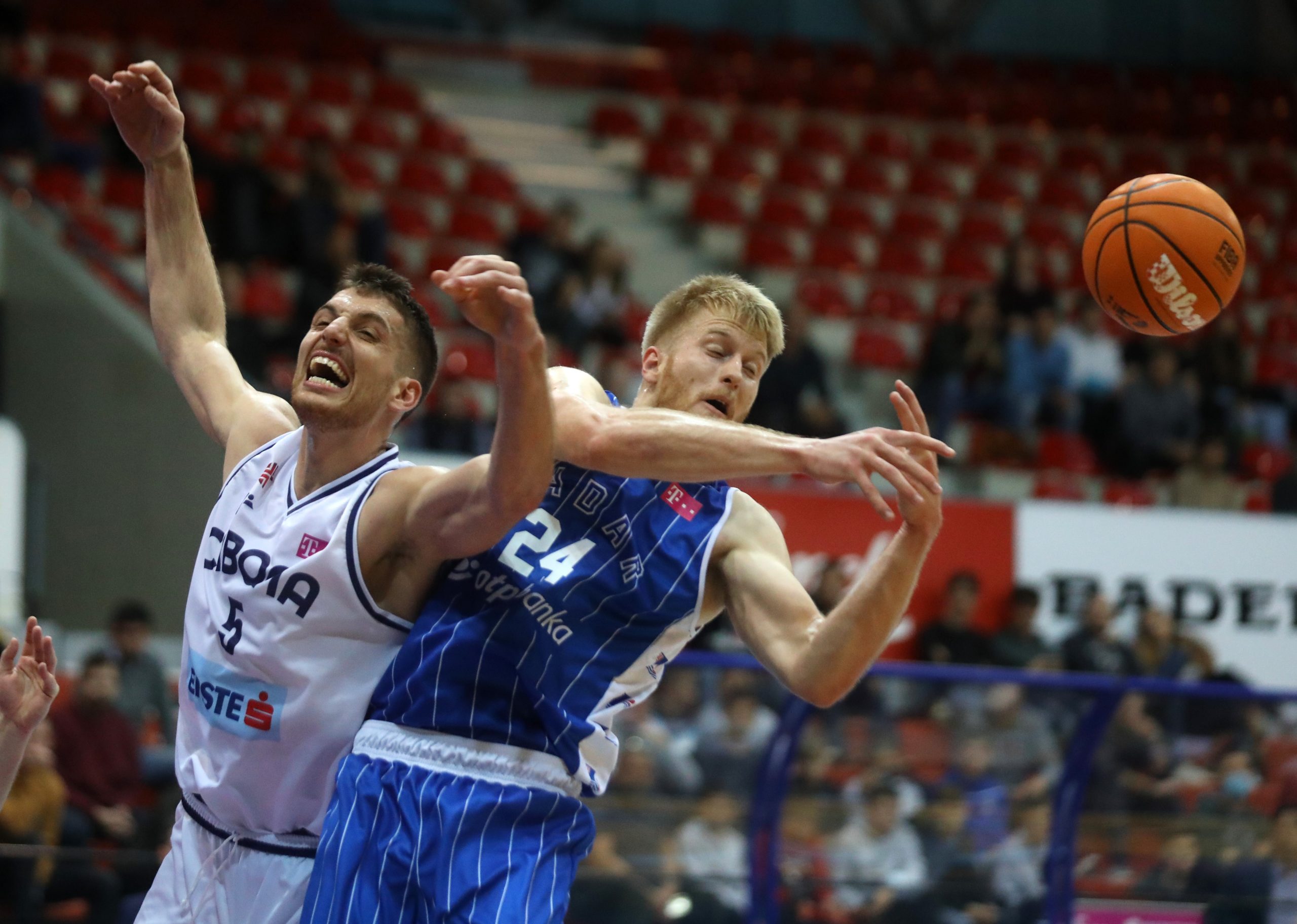 Zagreb, 05.11.2021. - Utakmica 9. kola HT Premijer lige između KK Cibona i KK Zadar. Na fotografiji Antonio Vranković, Dario Drožnjak. foto HINA/ Daniel KASAP/ dk