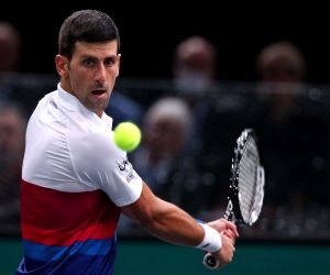 epa09567721 Novak Djokovic of Serbia in action during his semi final match against Hubert Hurkacz of Poland at the Rolex Paris Masters tennis tournament in Paris, France, 06 November 2021.  EPA/CHRISTOPHE PETIT TESSON