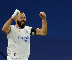 epa09568965 Real Madrid's Karim Benzema celebrates after scoring the 2-0 during the Spanish LaLiga soccer match between Real Madrid and Rayo Vallecano at Santiago Bernabeu stadium in Madrid, Spain, 06 November 2021.  EPA/JUANJO MARTIN