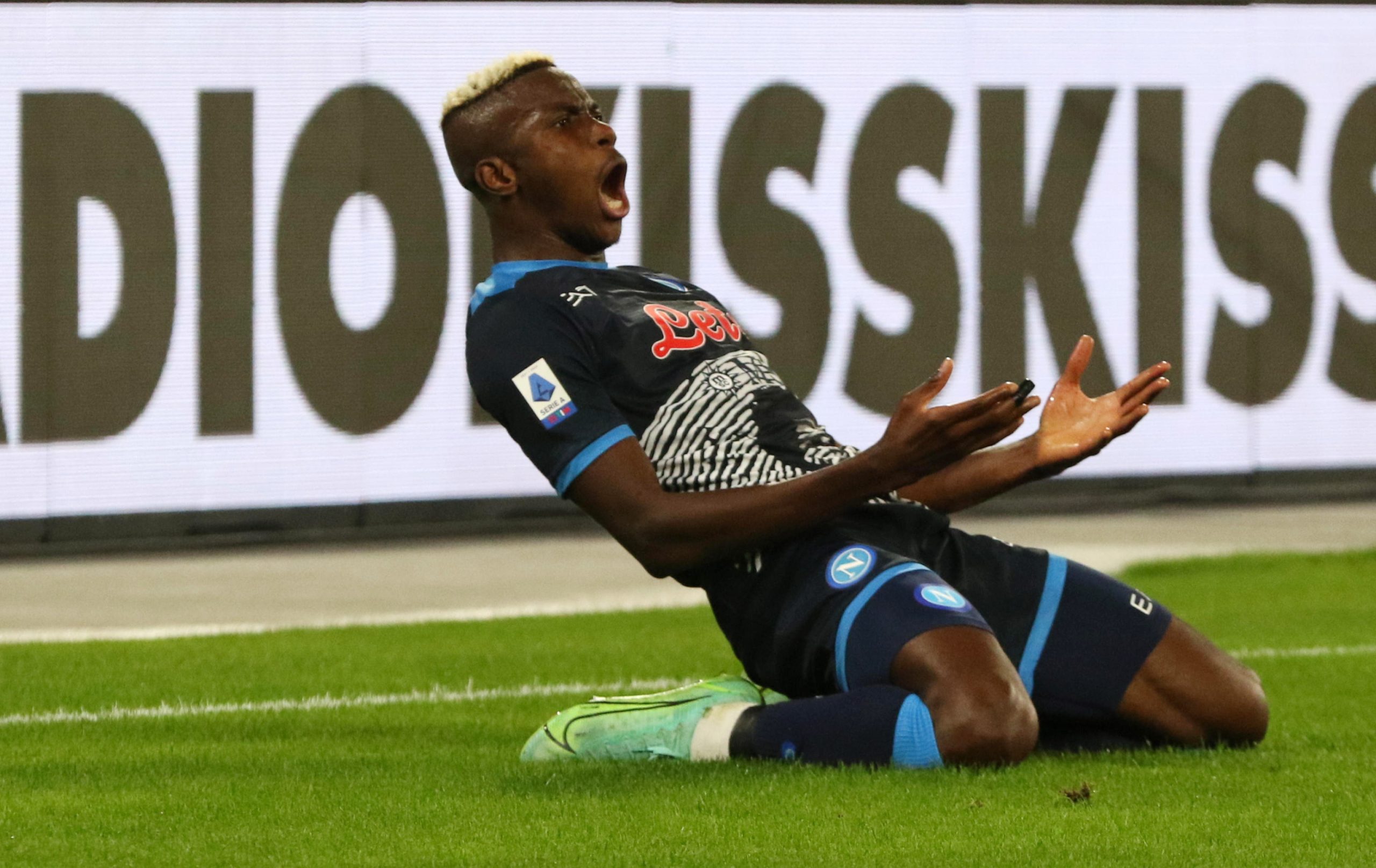 epa09570333 Napoli's forward Victor Osimhen reacts during the Italian Serie A soccer match SSC Napoli vs Hellas Verona FC at the Diego Armando Maradona stadium in Naples, Italy, 07 November 2021.  EPA/CESARE ABBATE