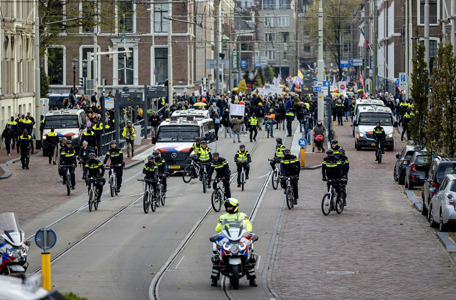 epa09570315 Opponents of the corona measures take part in a protest march through the center of The Hague during the Together for the Netherlands manifestation in the Hague, the Netherlands, 07 November 2021.  EPA/ROBIN VAN LONKHUIJSEN